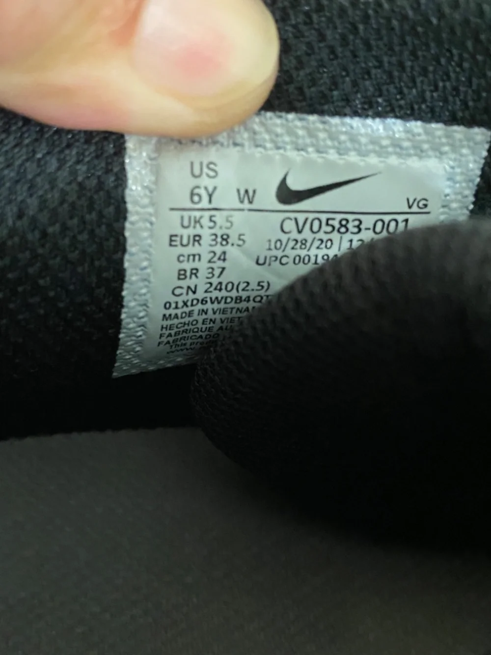 Nike Fast Flex  Size 6  Women’s Black Soccer Cleats